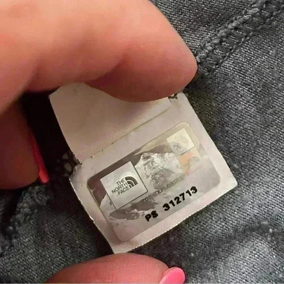 The North Face Gray Cotton Blend V-Neck Cap Sleeve “YOSEMITE” Tee Size XL - Picture 14 of 15